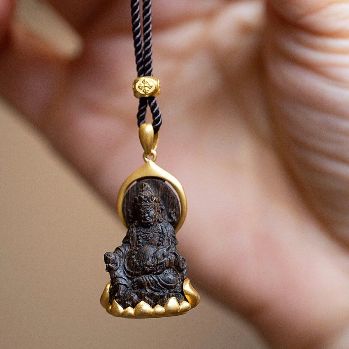 Ethnic Fashion Meaning - Pingente Amuleto Amarelo do Deus da