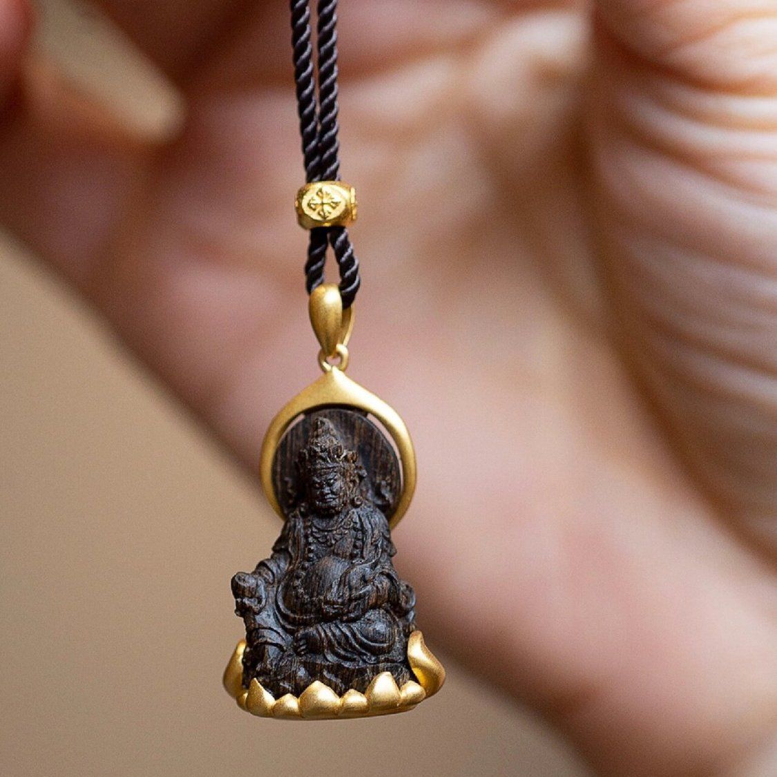 Pingente Amuleto Amarelo do De - Ethnic Fashion Meaning avaliação e preço